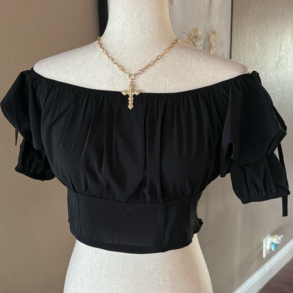 Crop off the shoulder black top - Picture 3 of 12